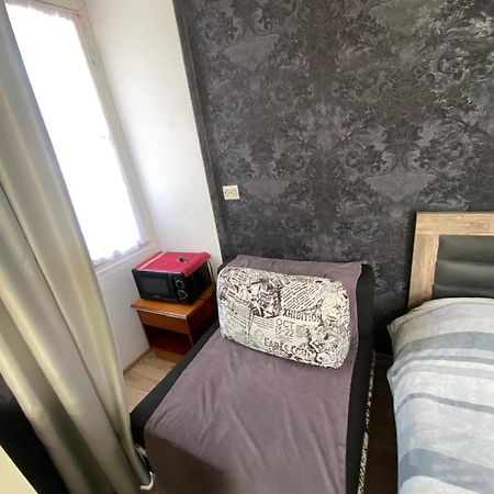 Family Apartment In Avlabari ティビリシ エクステリア 写真