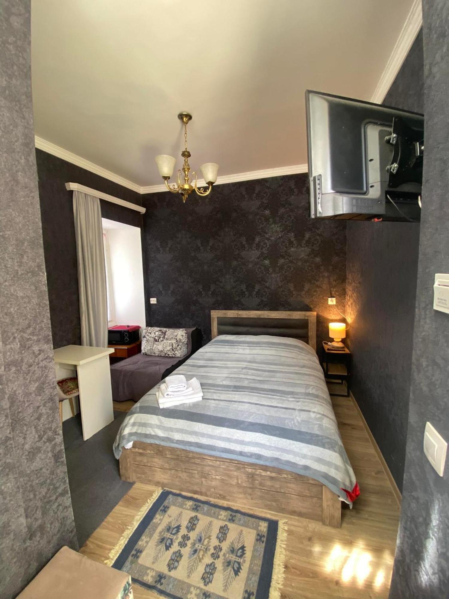 Family Apartment In Avlabari ティビリシ エクステリア 写真