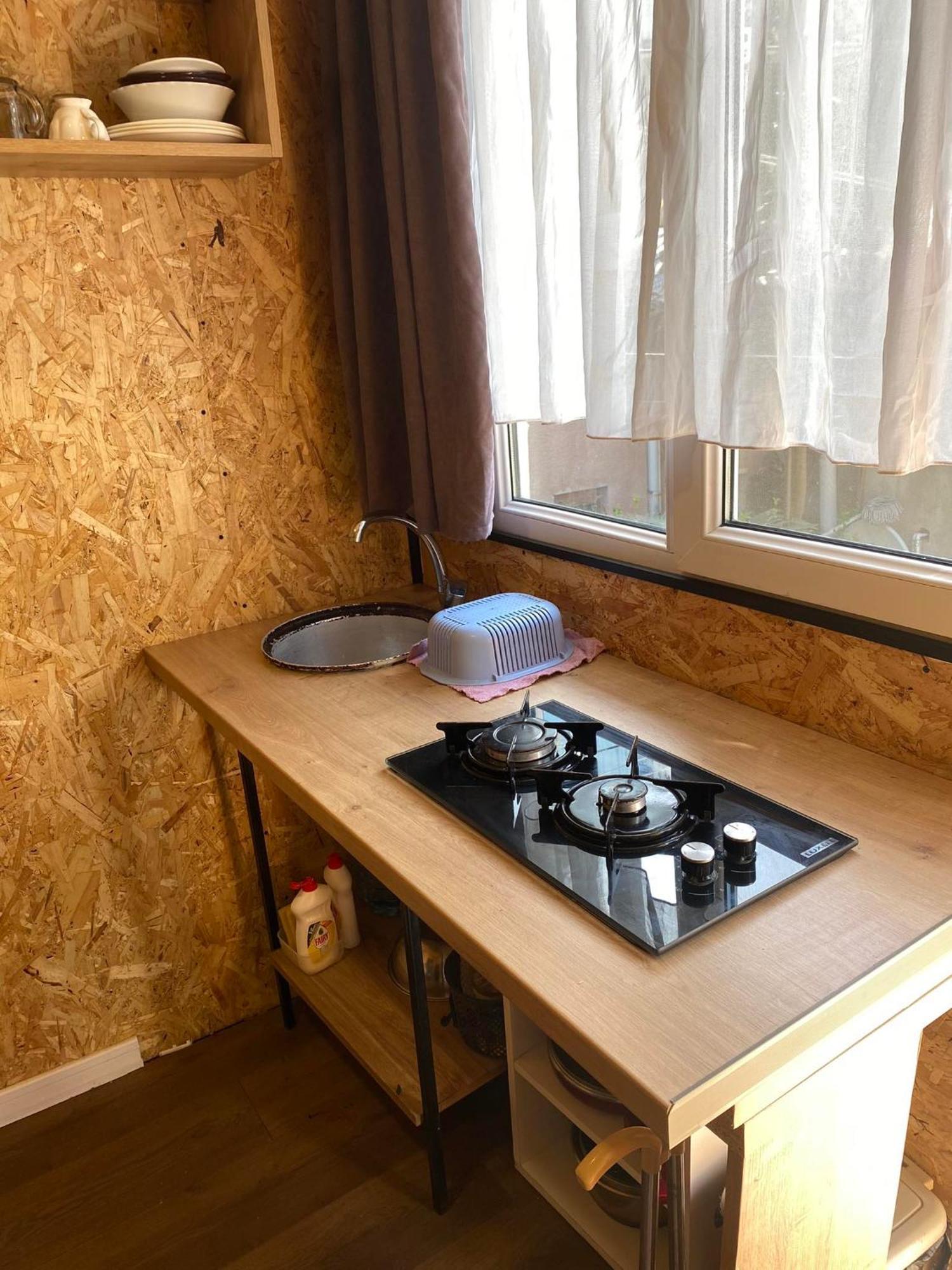 Family Apartment In Avlabari ティビリシ エクステリア 写真