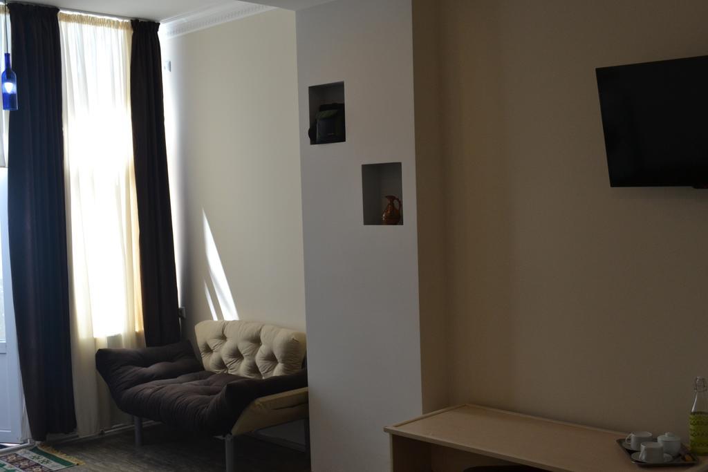 Family Apartment In Avlabari ティビリシ エクステリア 写真