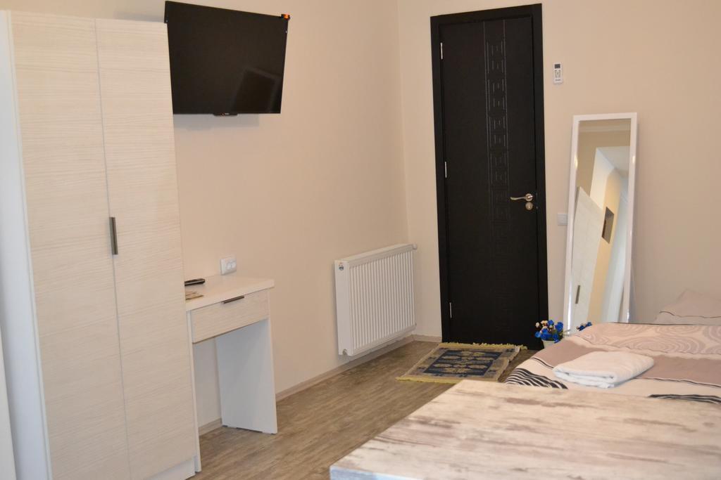 Family Apartment In Avlabari ティビリシ エクステリア 写真