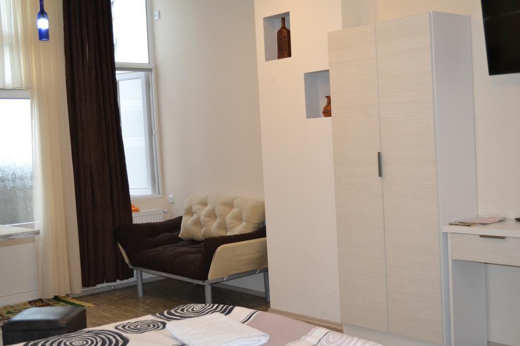 Family Apartment In Avlabari ティビリシ エクステリア 写真