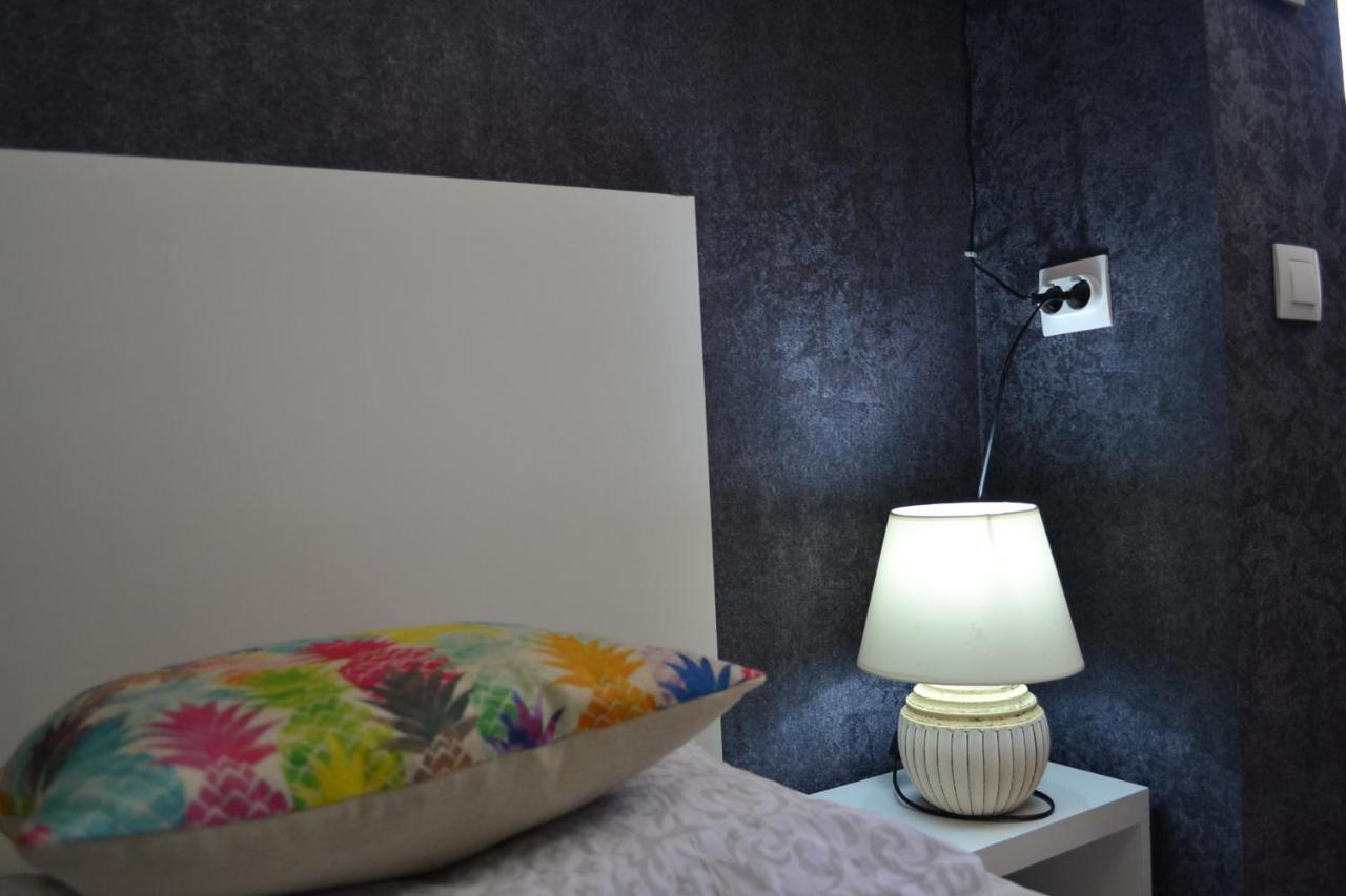 Family Apartment In Avlabari ティビリシ エクステリア 写真