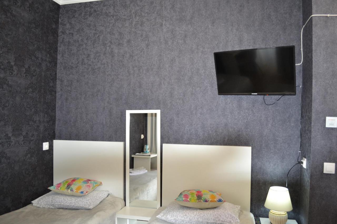 Family Apartment In Avlabari ティビリシ エクステリア 写真