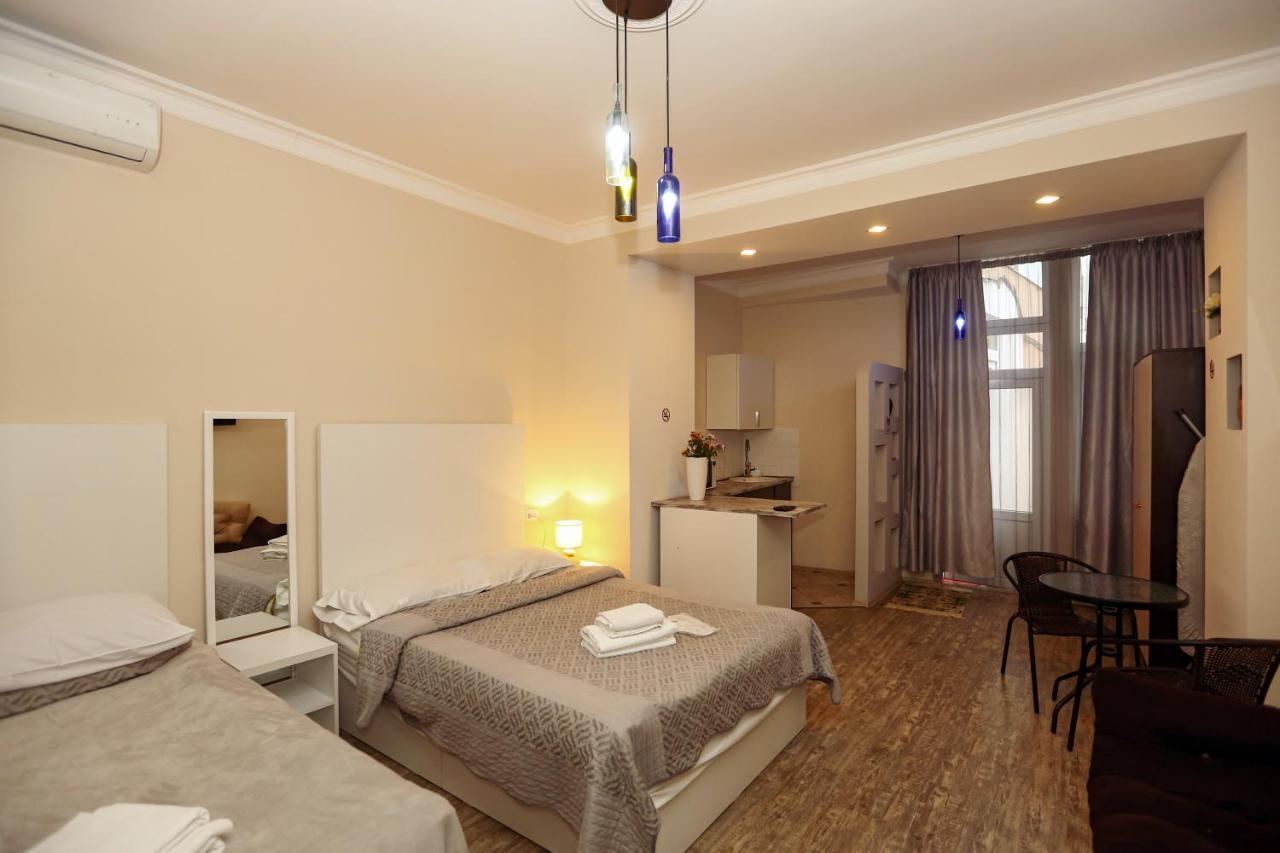 Family Apartment In Avlabari ティビリシ エクステリア 写真