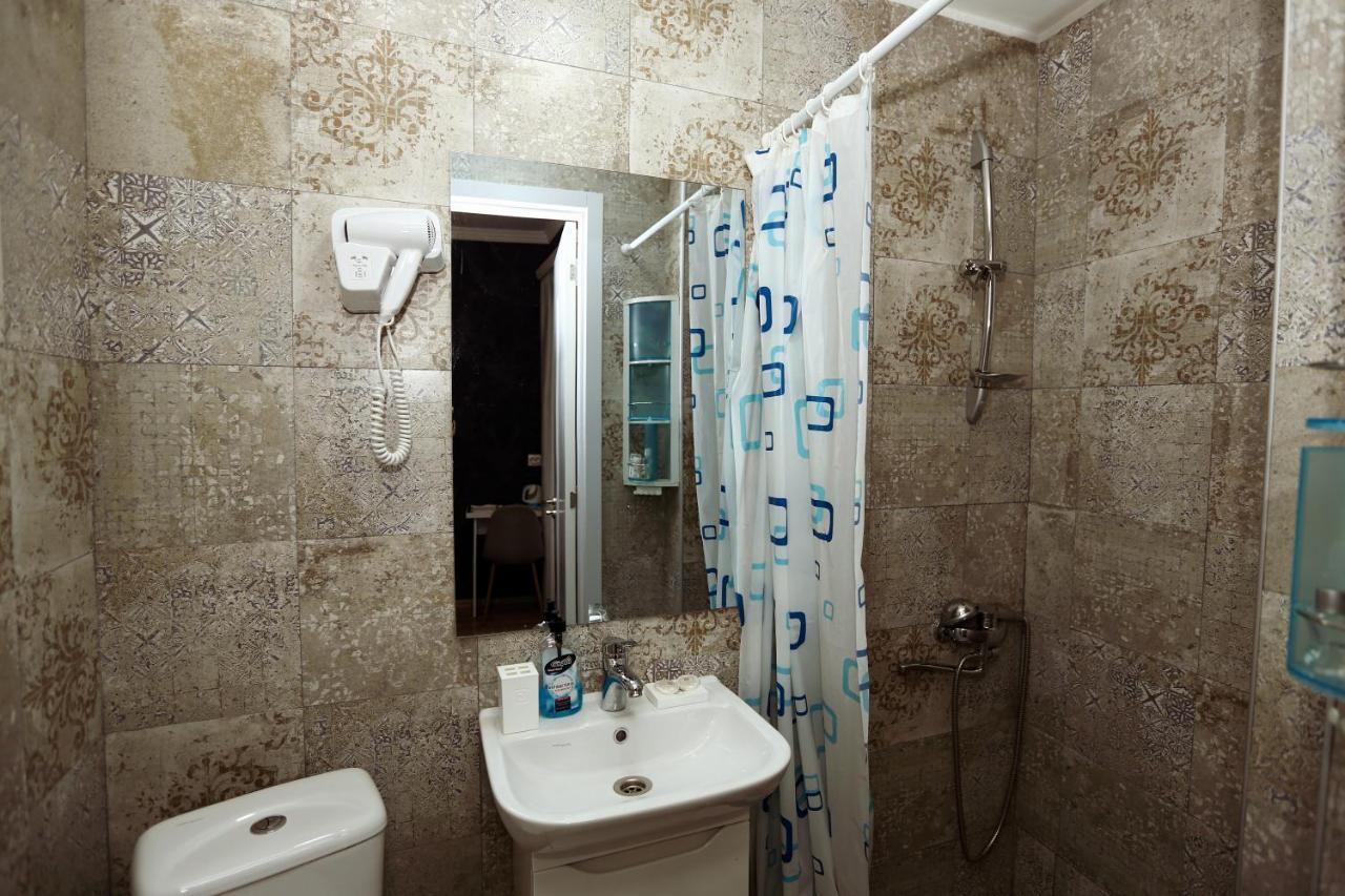 Family Apartment In Avlabari ティビリシ エクステリア 写真