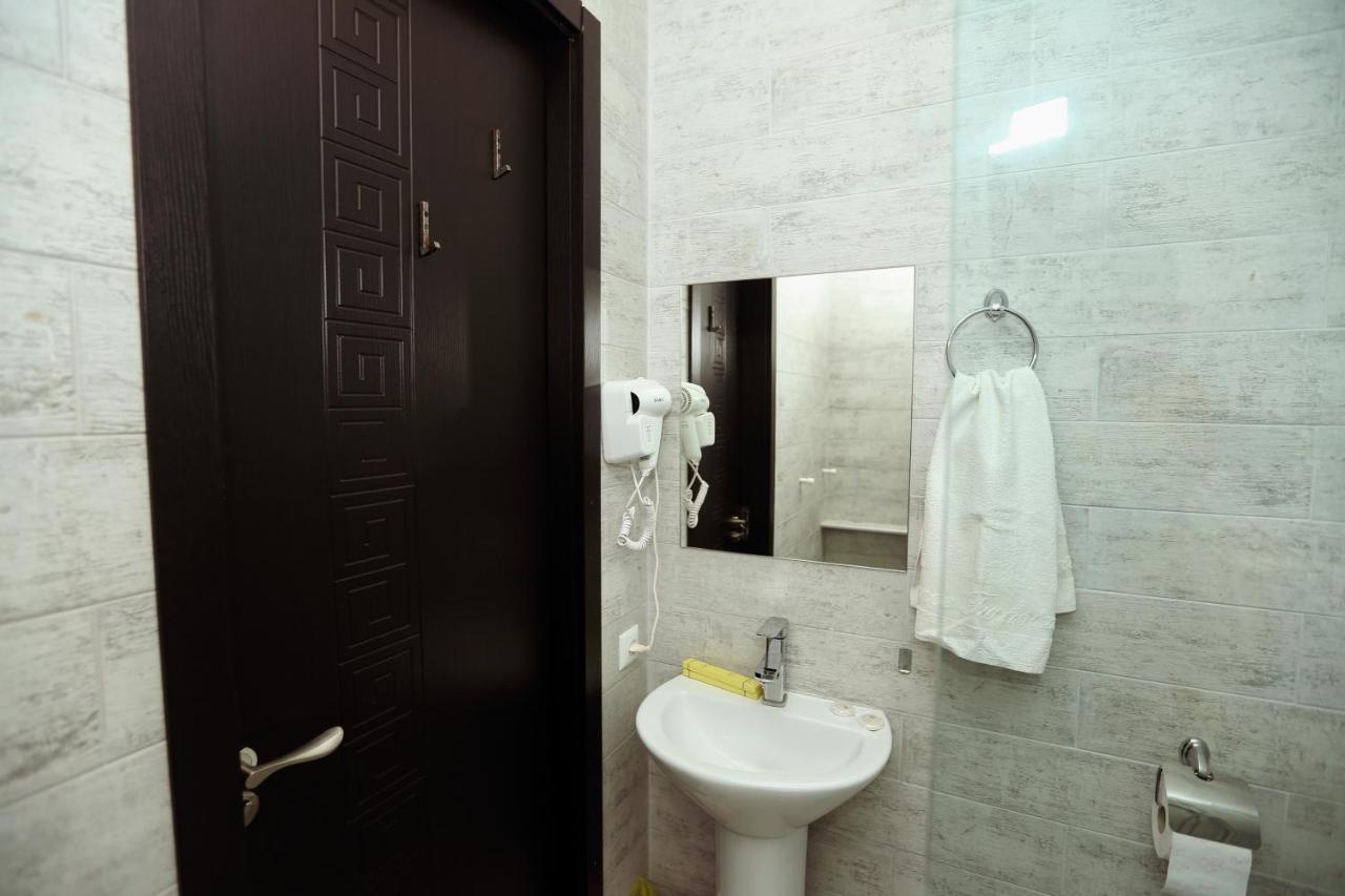 Family Apartment In Avlabari ティビリシ エクステリア 写真