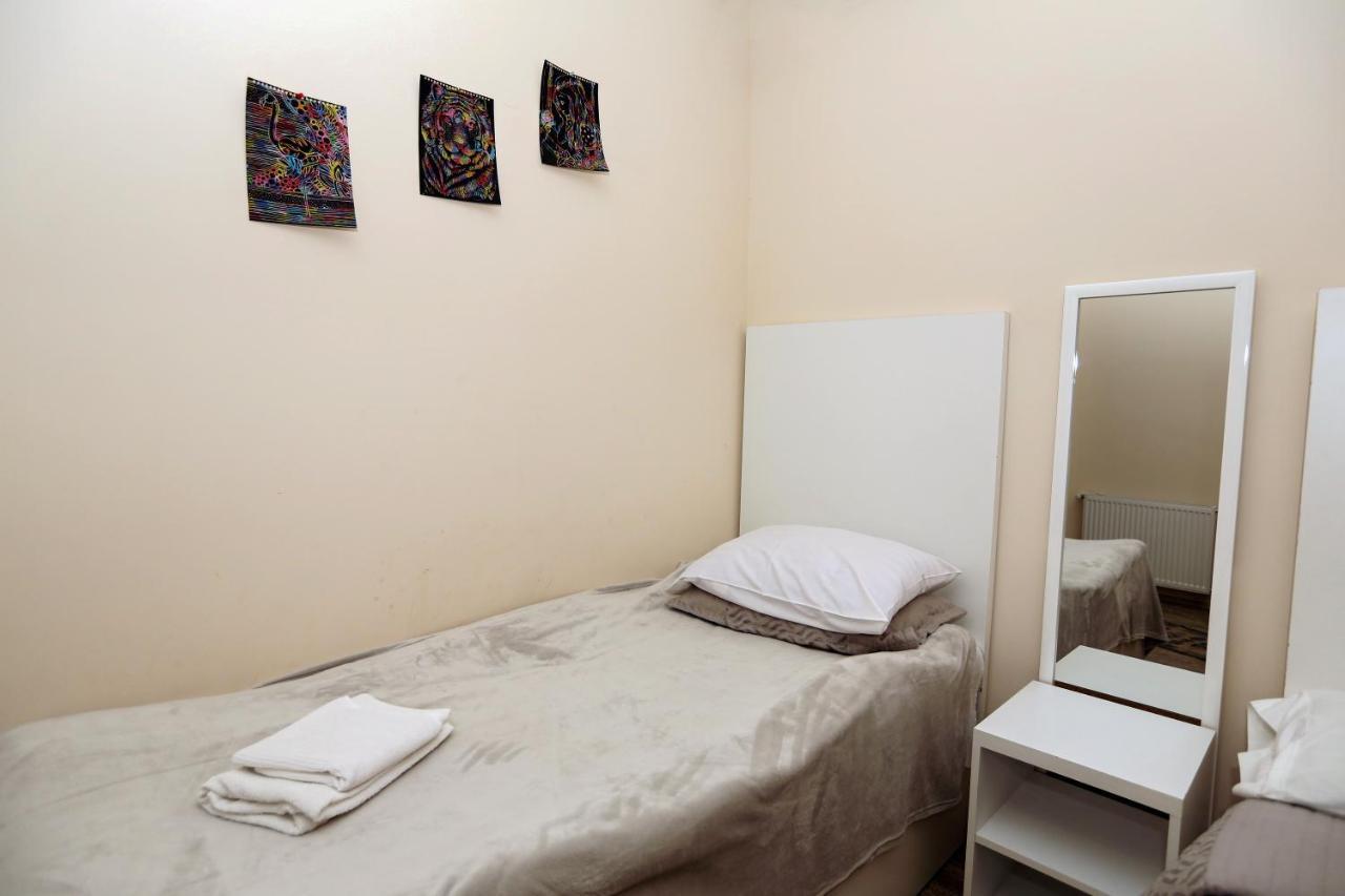 Family Apartment In Avlabari ティビリシ エクステリア 写真