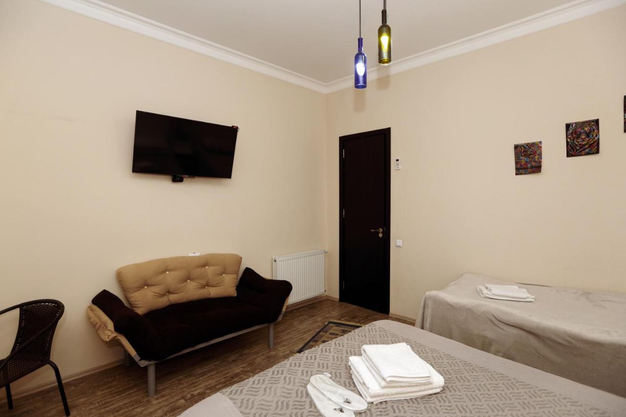 Family Apartment In Avlabari ティビリシ エクステリア 写真