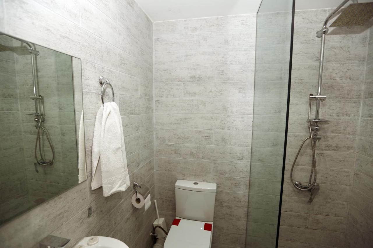 Family Apartment In Avlabari ティビリシ エクステリア 写真